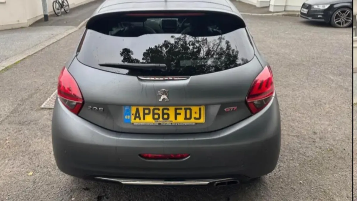 Peugeot 208 gti Prestige - Image 3