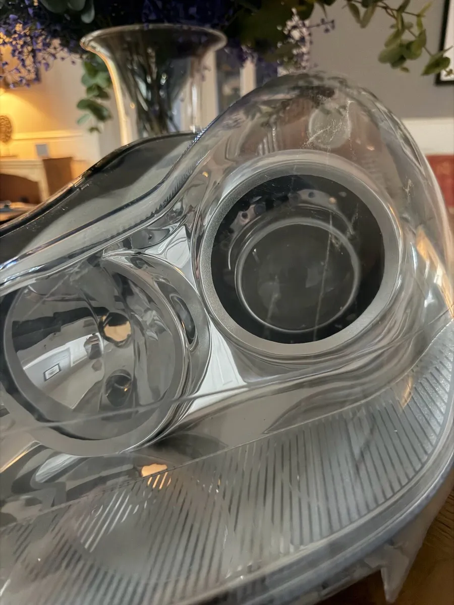 CLS w219 passenger side headlight - Image 3
