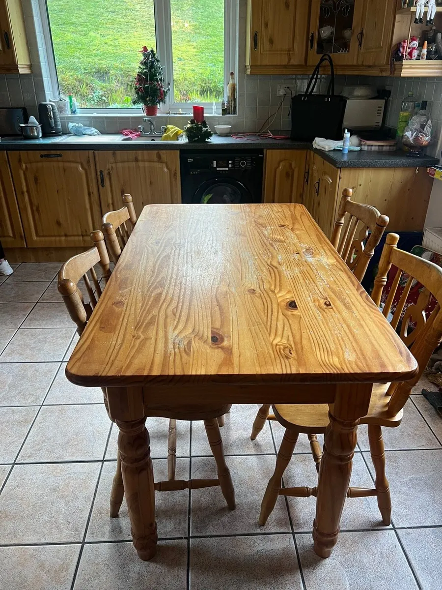 Pine table and chairs dining set - Image 1