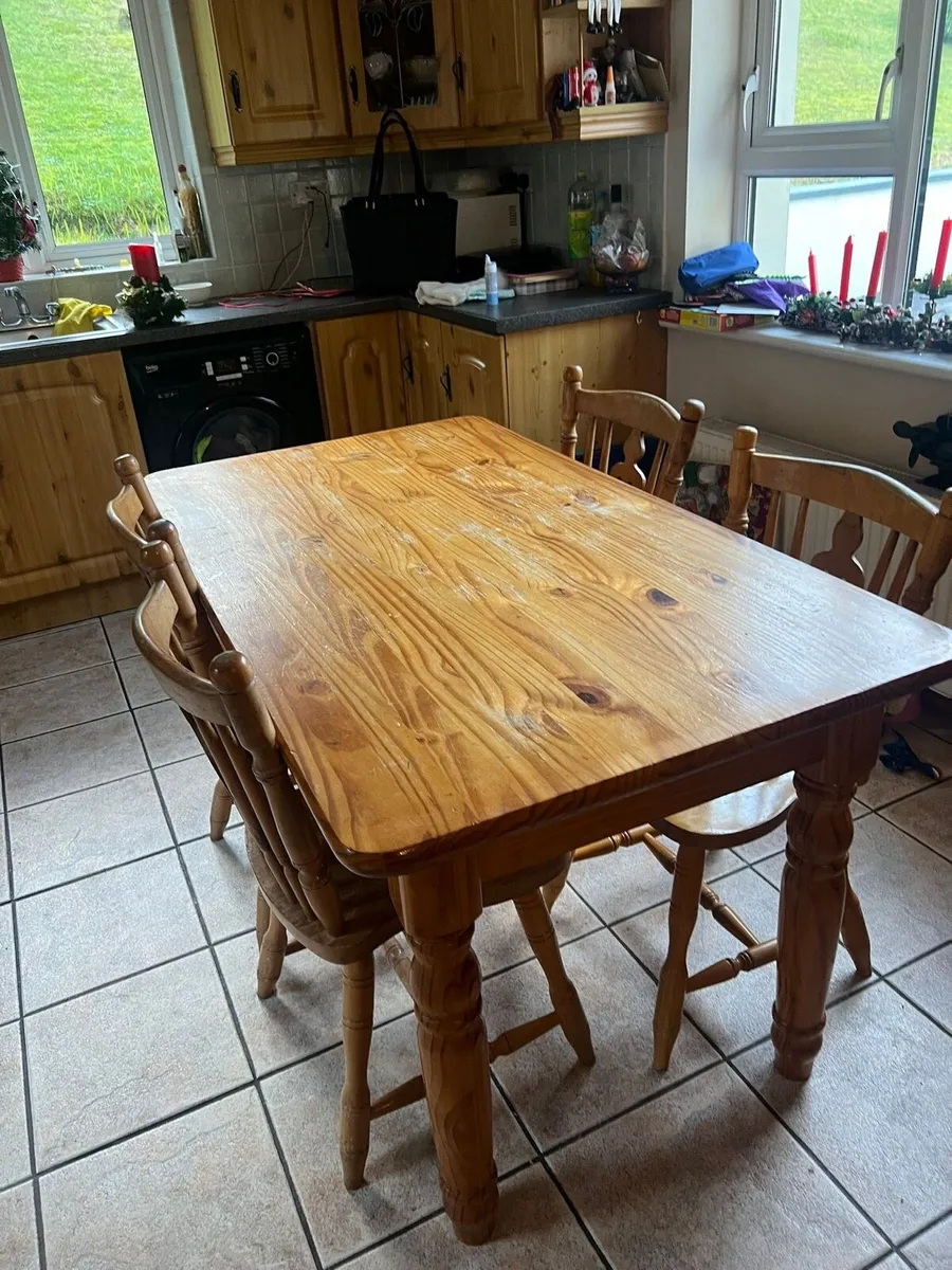 Pine table and chairs dining set - Image 2
