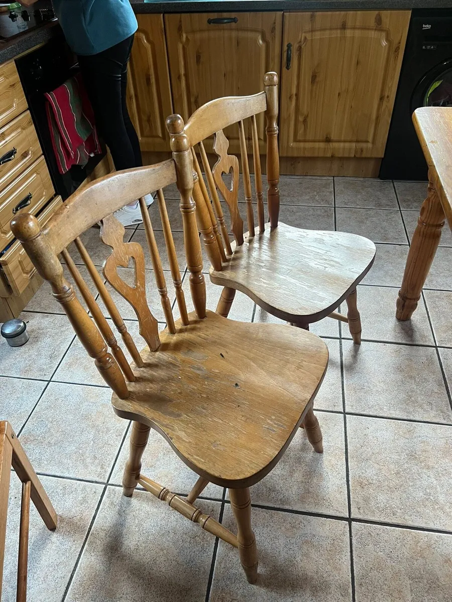 Pine table and chairs dining set - Image 3