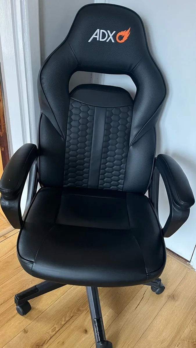 Gaming Chair - Image 1