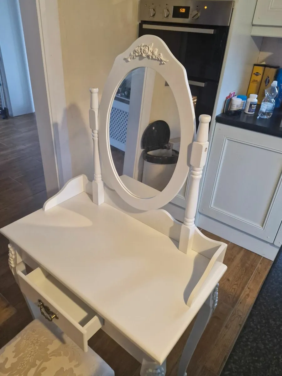 Vanity and stool - Image 3