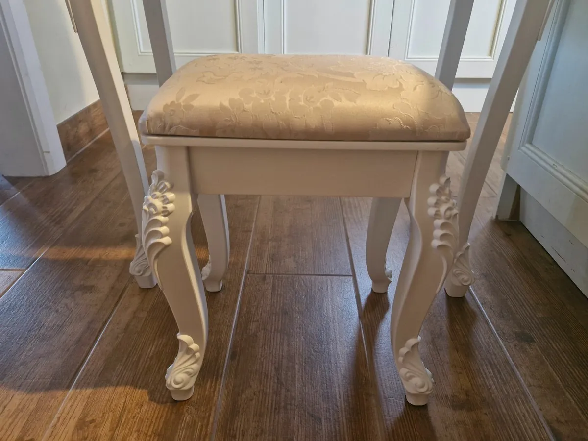 Vanity and stool - Image 4