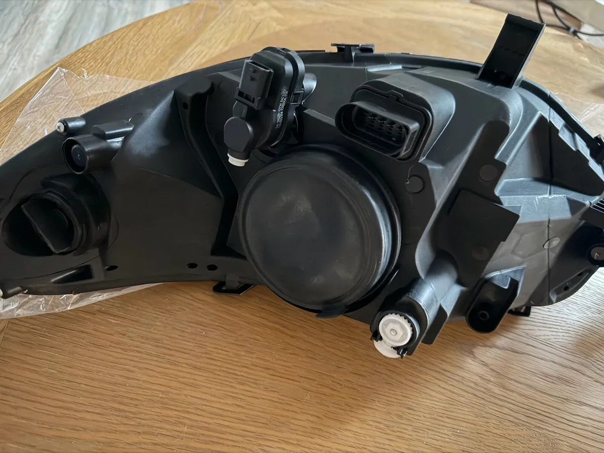 Eco sport Ford headlight - Image 2