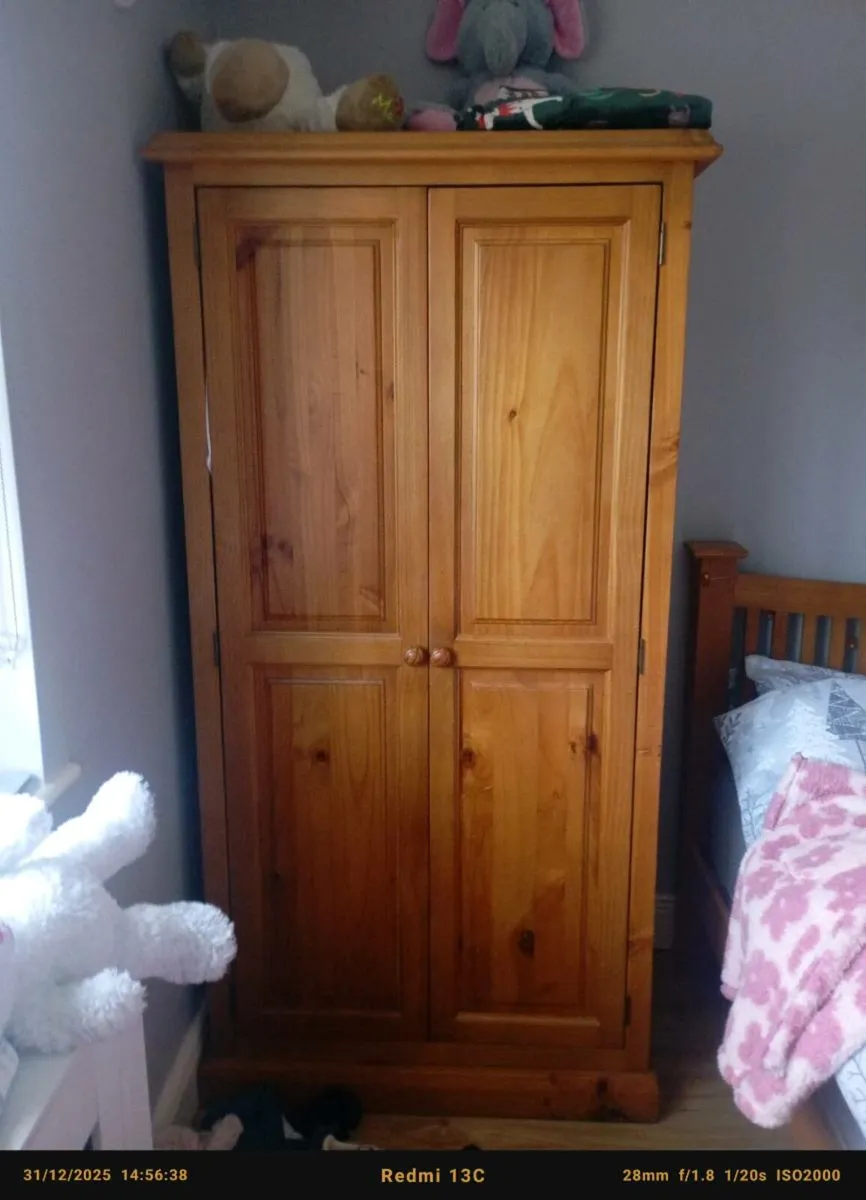 Beds and furniture - Image 1