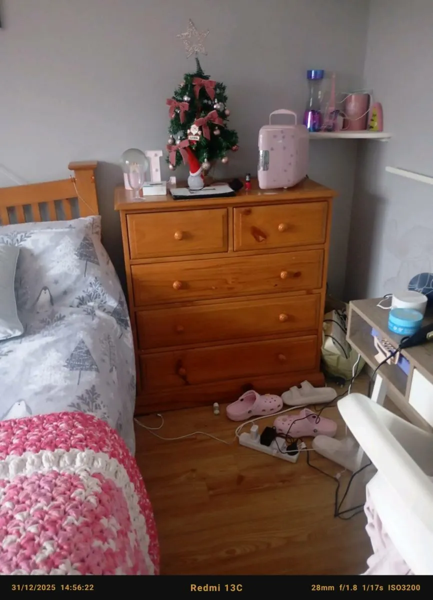 Beds and furniture - Image 2