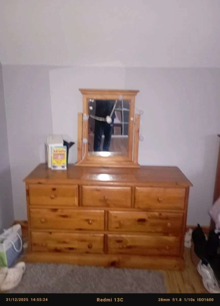 Beds and furniture - Image 3