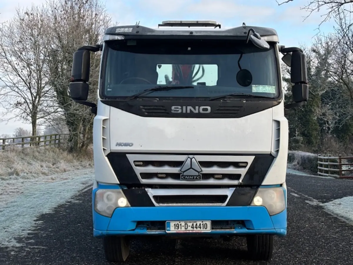 2019 SINO-HOWO 420 8X4 TIPPER GRAB - Image 2