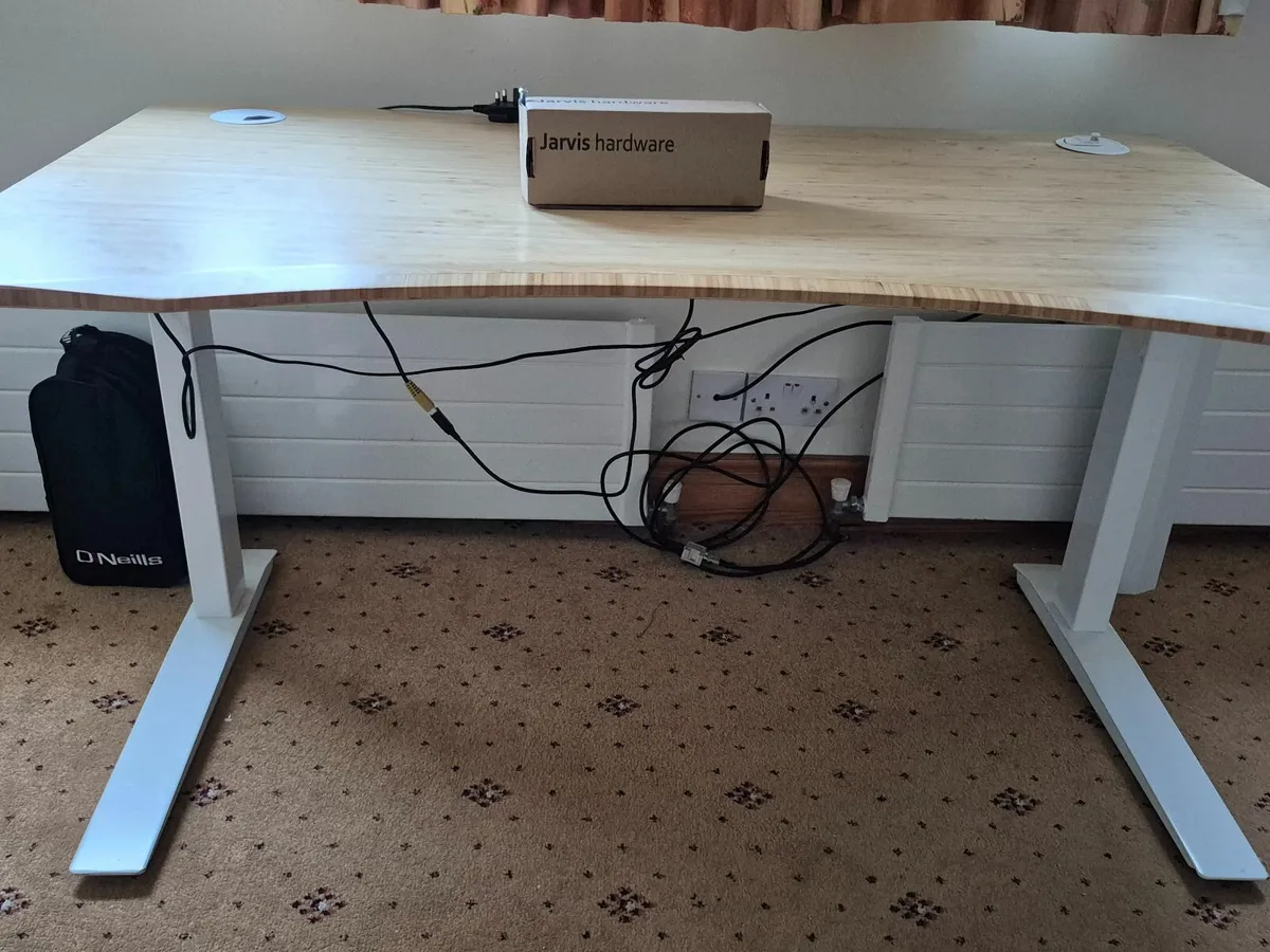 Jarvis desk  ( stand up or sit)