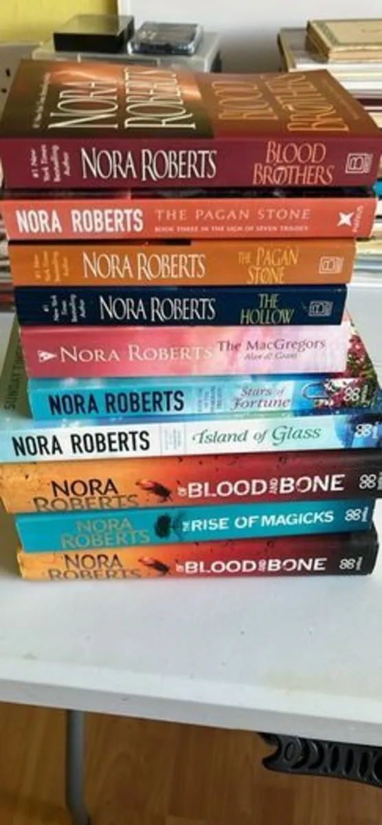 Nice lot of 10 Nora Roberts books All in Very Good - Image 1