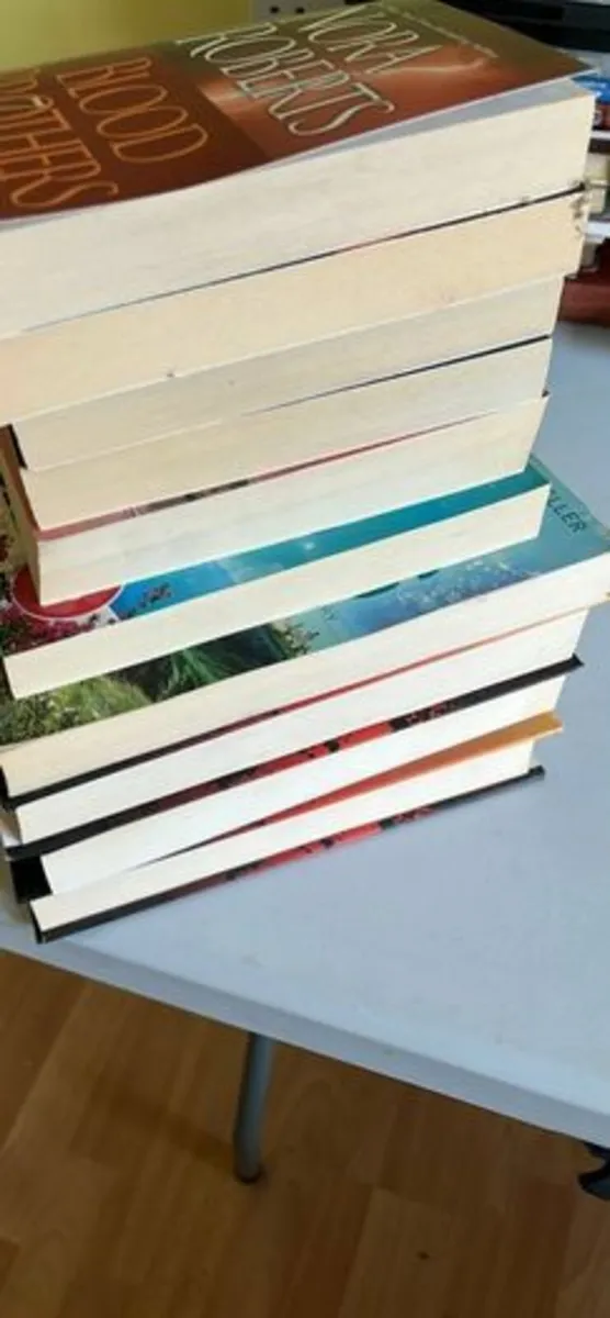 Nice lot of 10 Nora Roberts books All in Very Good - Image 2