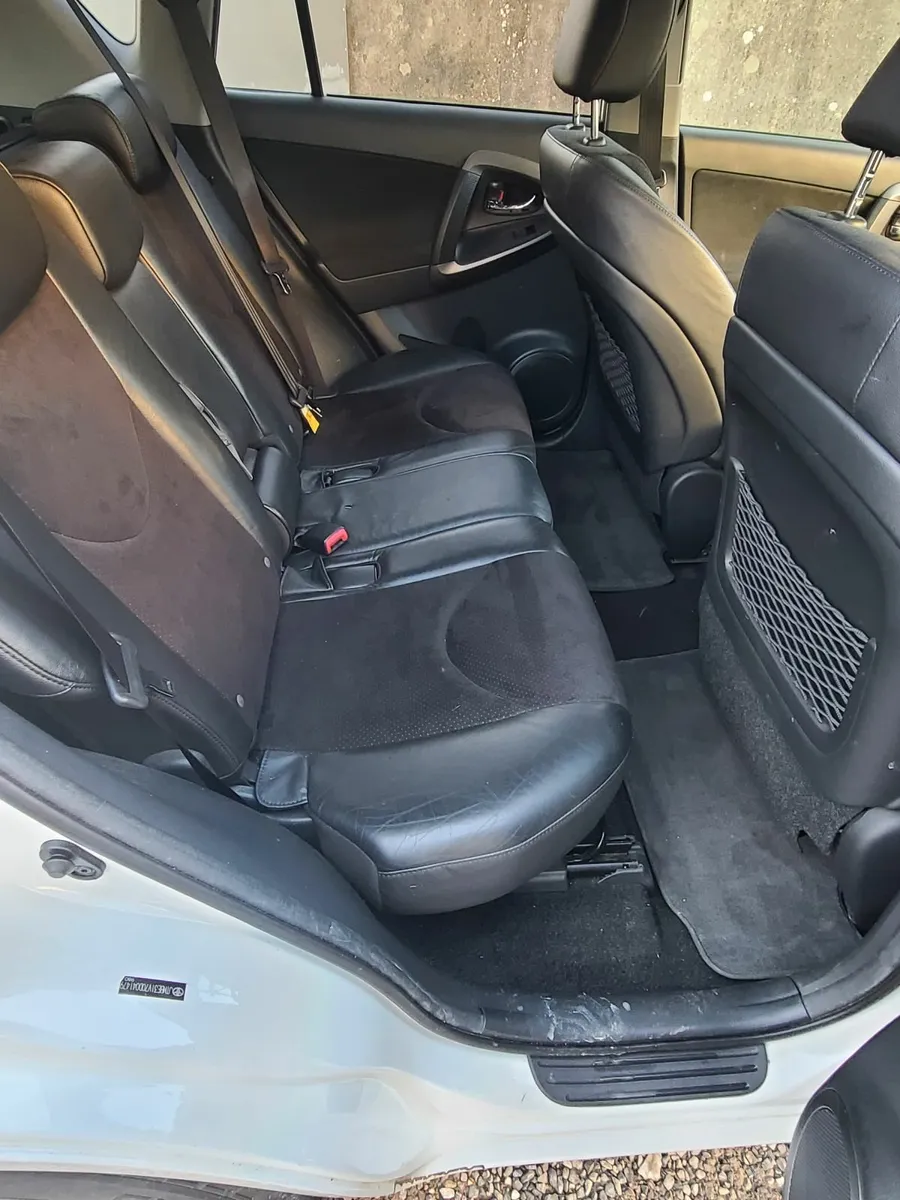 Toyota RAV4 2011 - Image 4