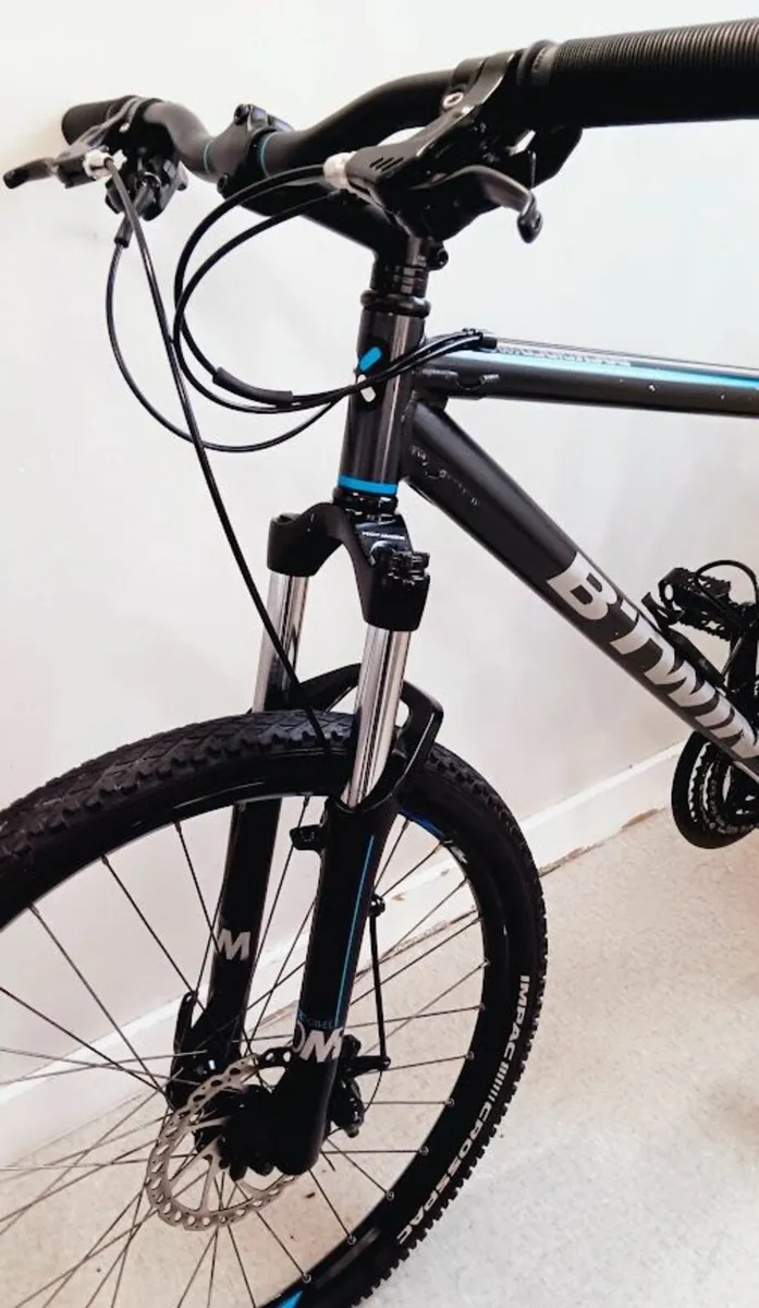 Large mountain bike in great condition - Image 1