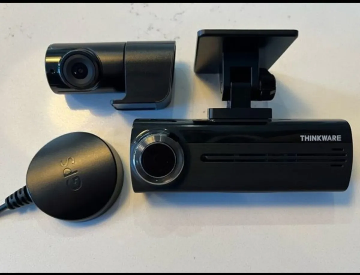 Thinkware F200 Kit dash cam with accessories - Image 1