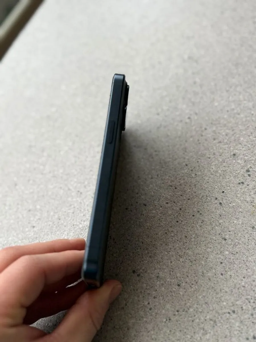 iPhone 15 Pro - Image 3