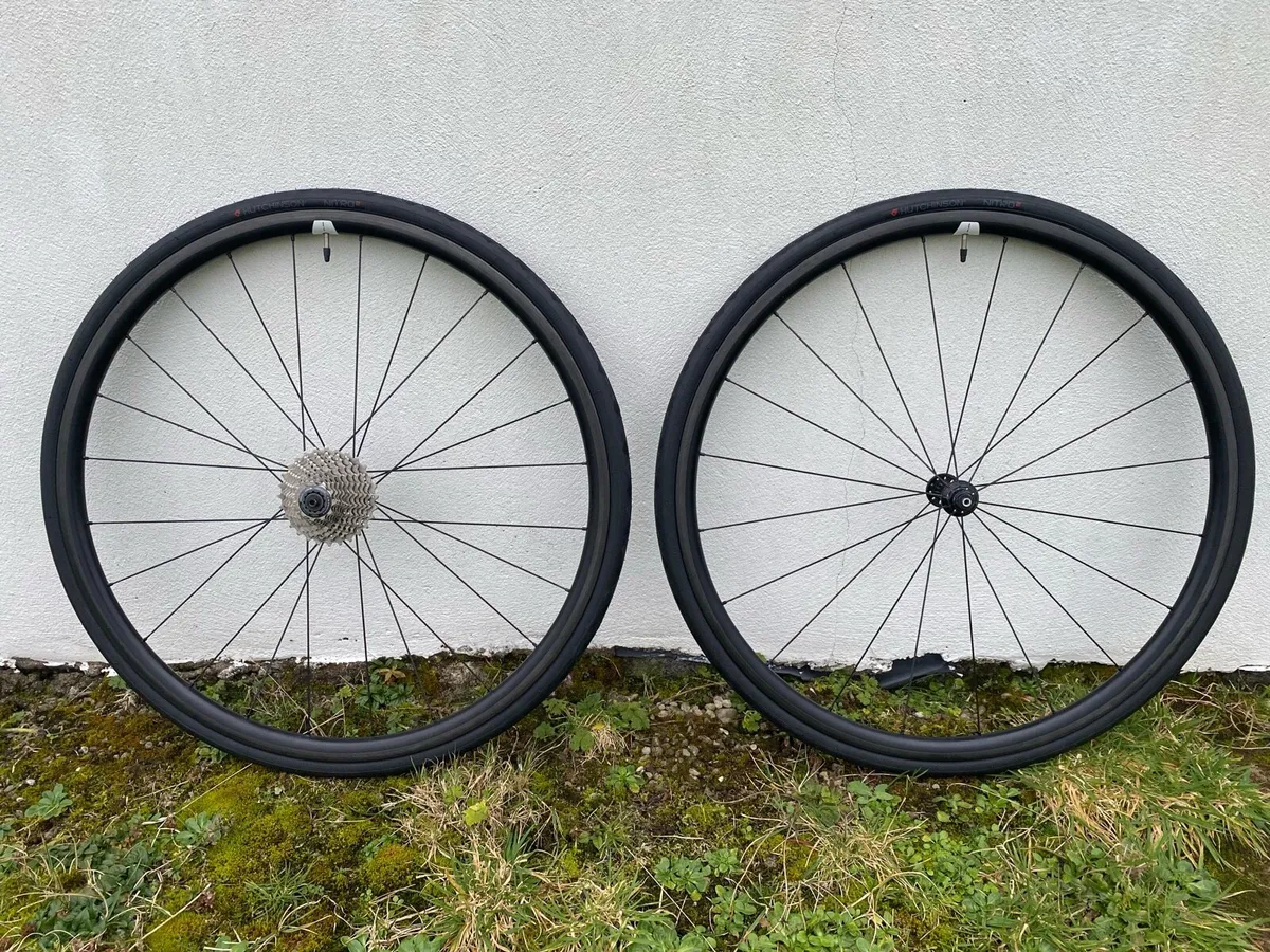 Lightweight Carbon Wheelset - Image 1