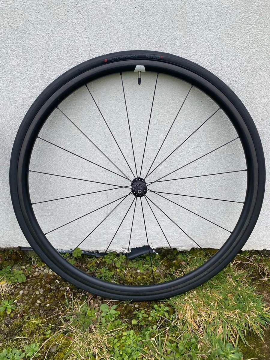 Lightweight Carbon Wheelset - Image 3