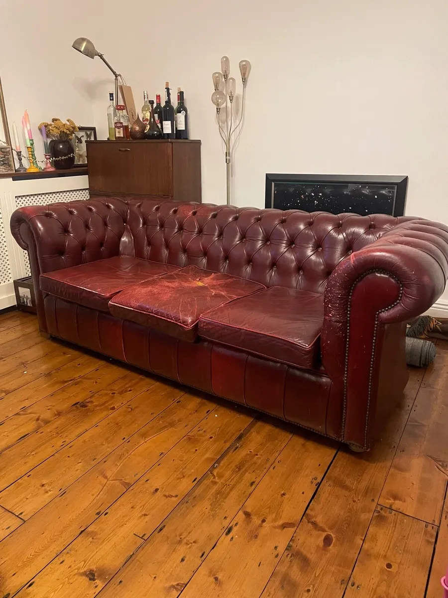 3 seater wine leather chesterfield sofa - Image 1