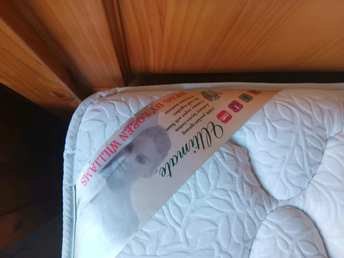 Kind size wood bed - Image 3