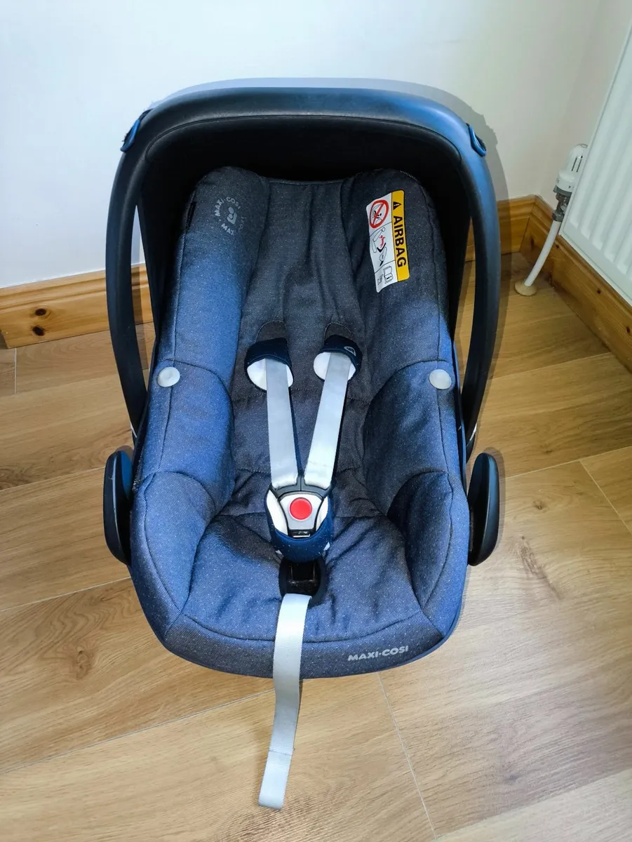 Maxi Cosi Car Seat & Base