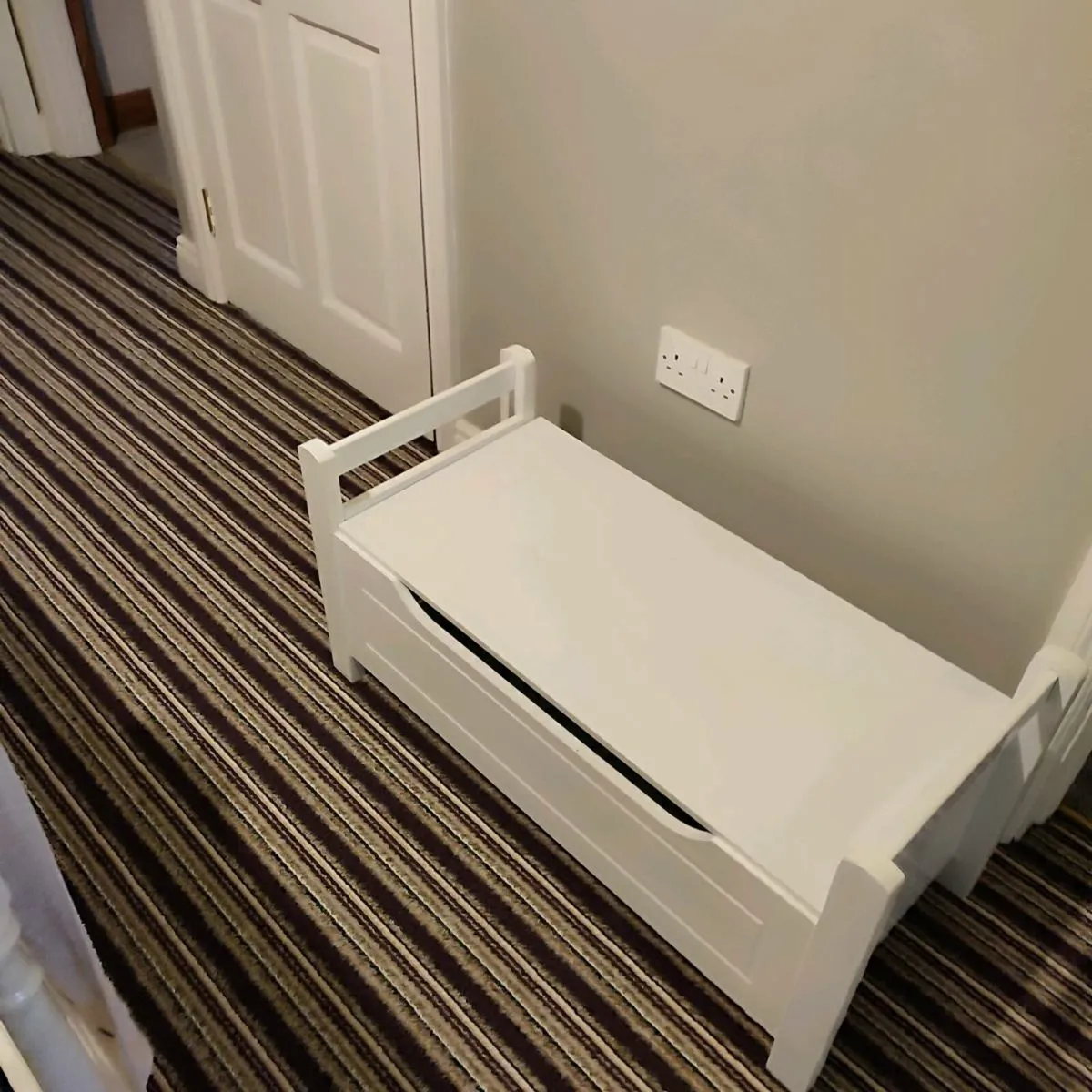 Blanket box - Image 1