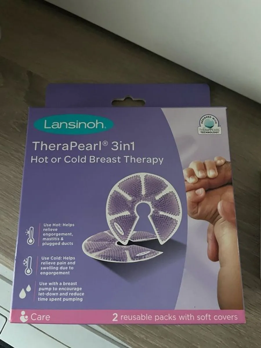 Medela breast pump and accessories bundle. - Image 4