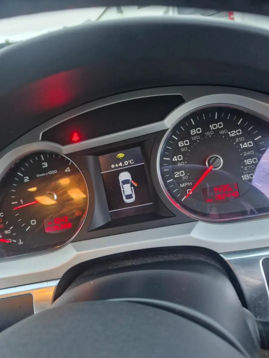 Audi A6 2010 - Image 2