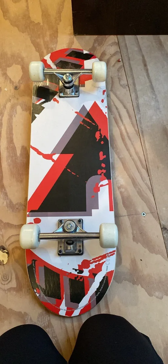 Skateboard - Image 2