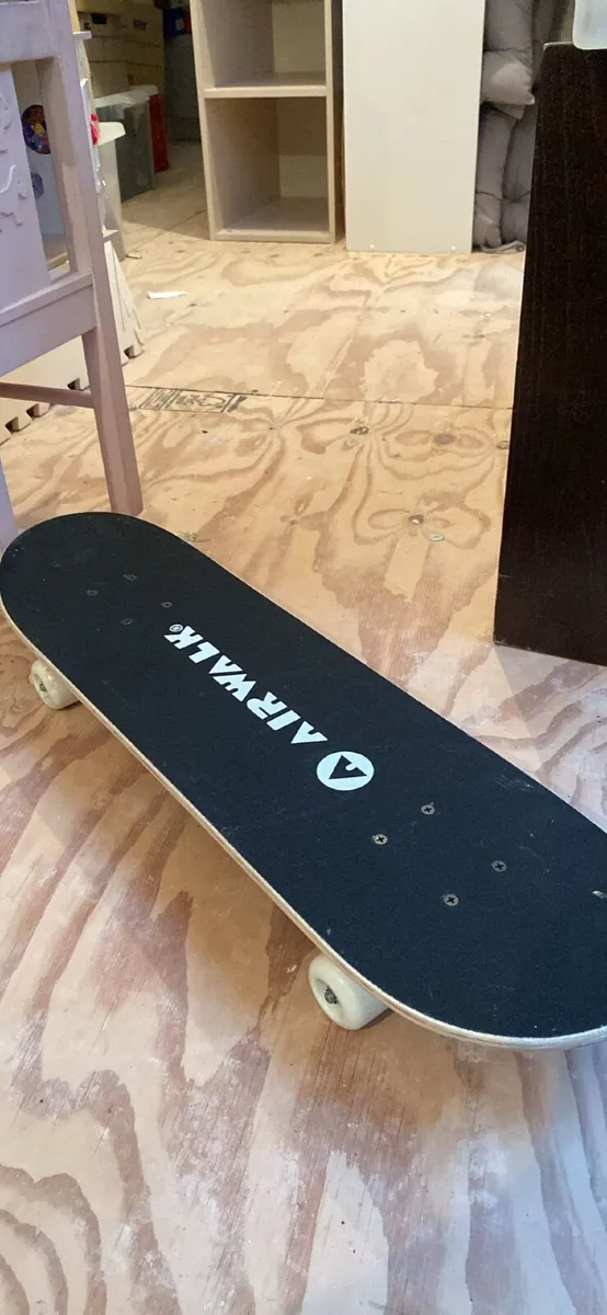 Skateboard - Image 3