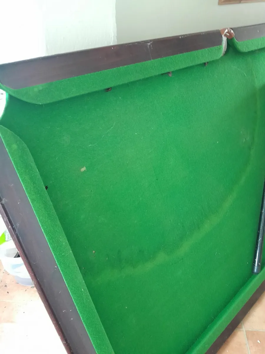 Pool table - Image 1