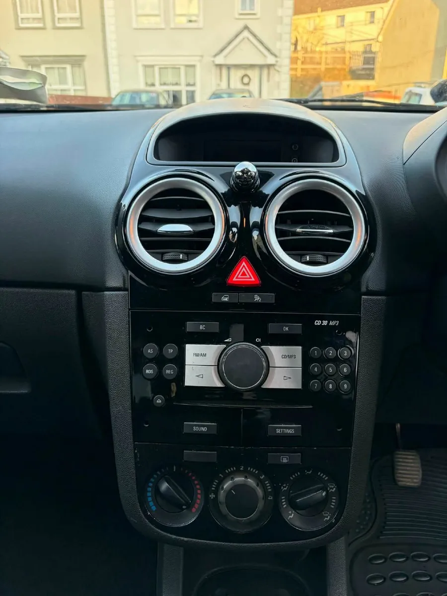 Vauxhall Corsa 2010 - Image 4
