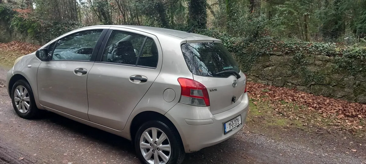 Toyota Yaris 2011 - Image 2