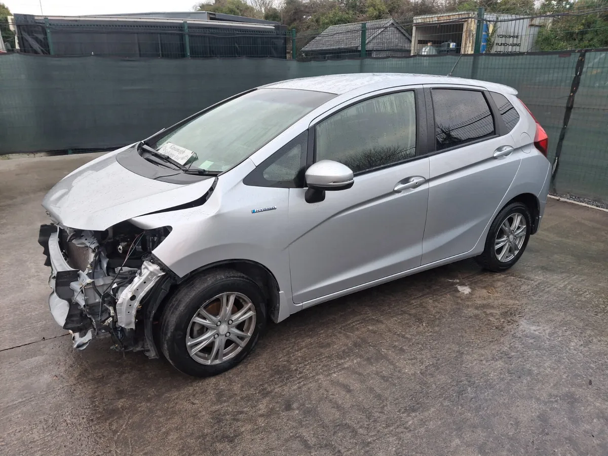 152 Honda Fit Hybrid 1.5 Automatic - Image 2