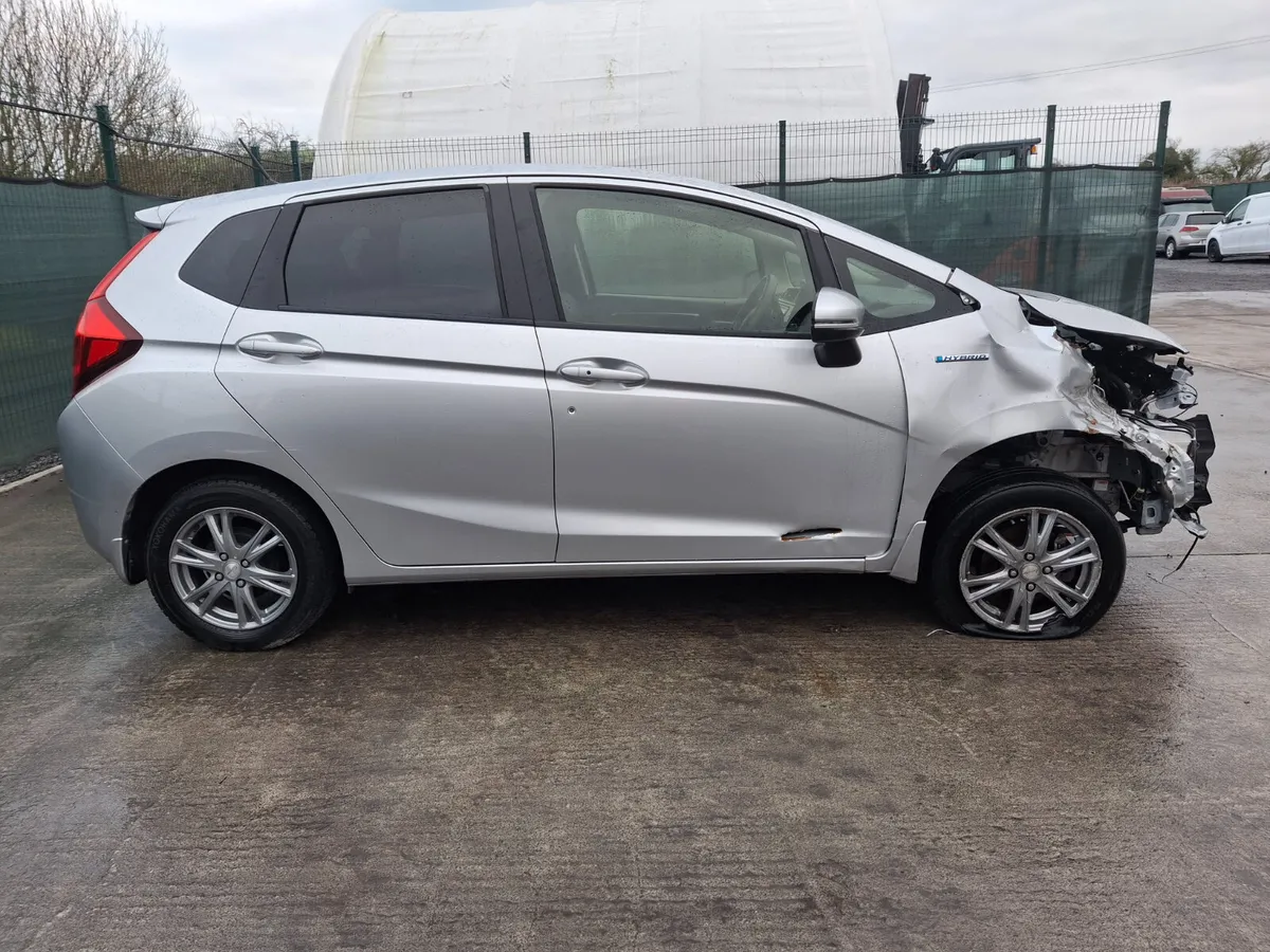 152 Honda Fit Hybrid 1.5 Automatic - Image 4