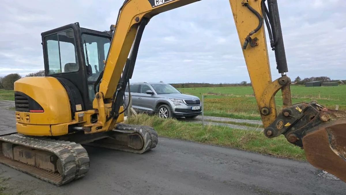 Cat 5 ton Digger - Image 3