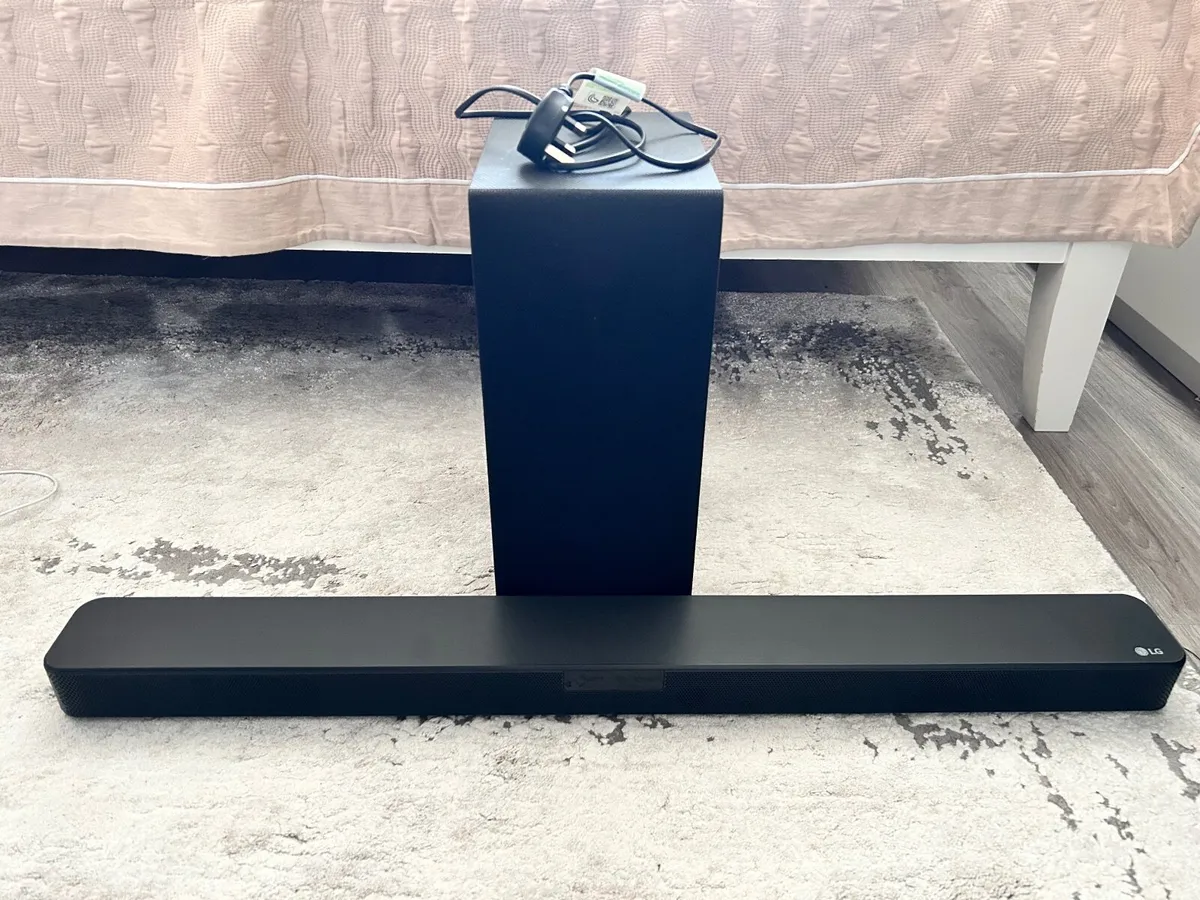 LG Soundbar with Speaker - Image 1