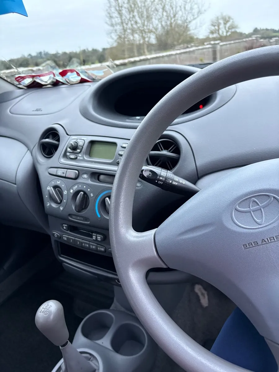 Toyota Yaris 2001 - Image 3