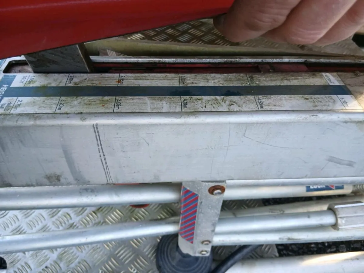 Scaffolding / scissors lift - Image 3