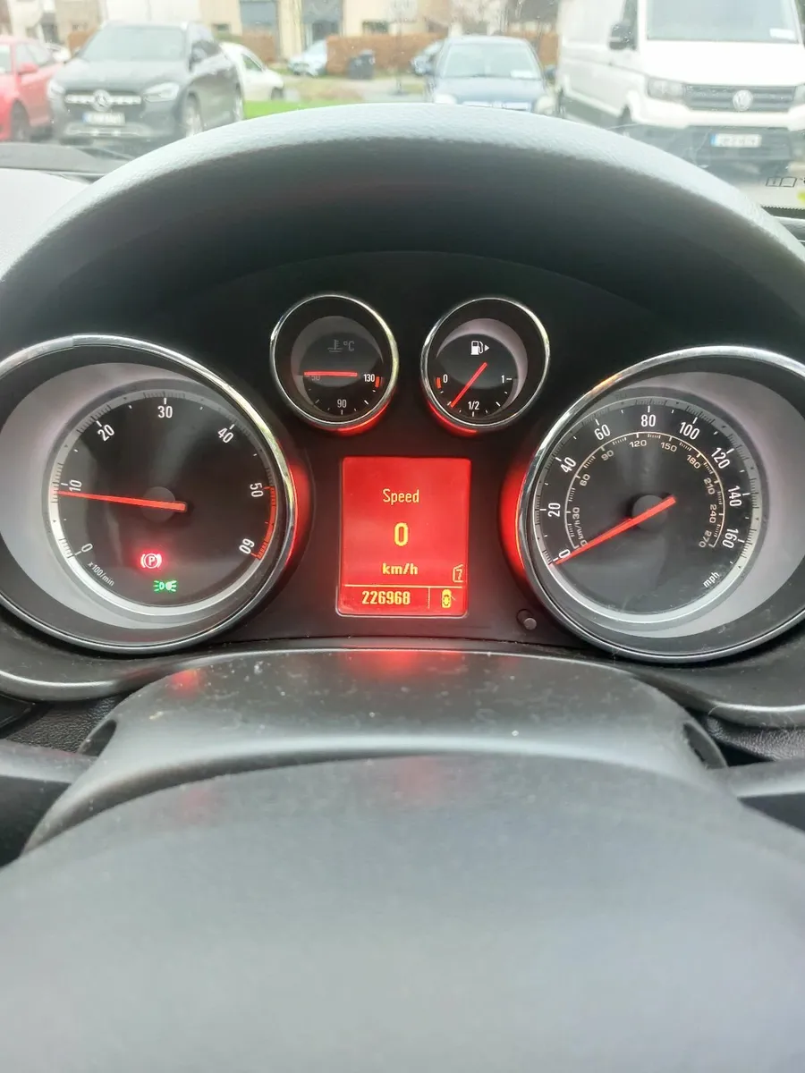 Vauxhall Insignia 2010 - Image 3
