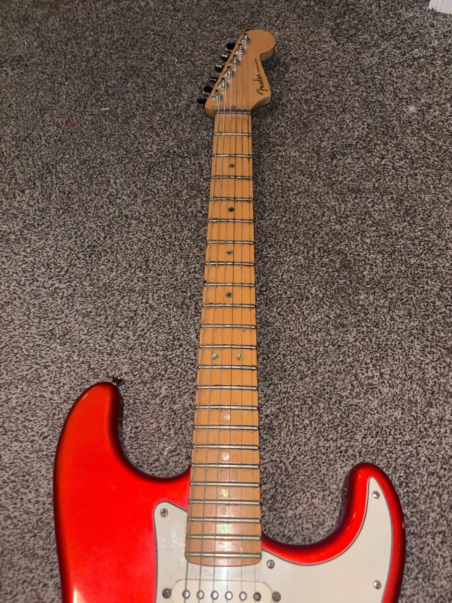 Fender American Deluxe Strat with Amp - Image 2