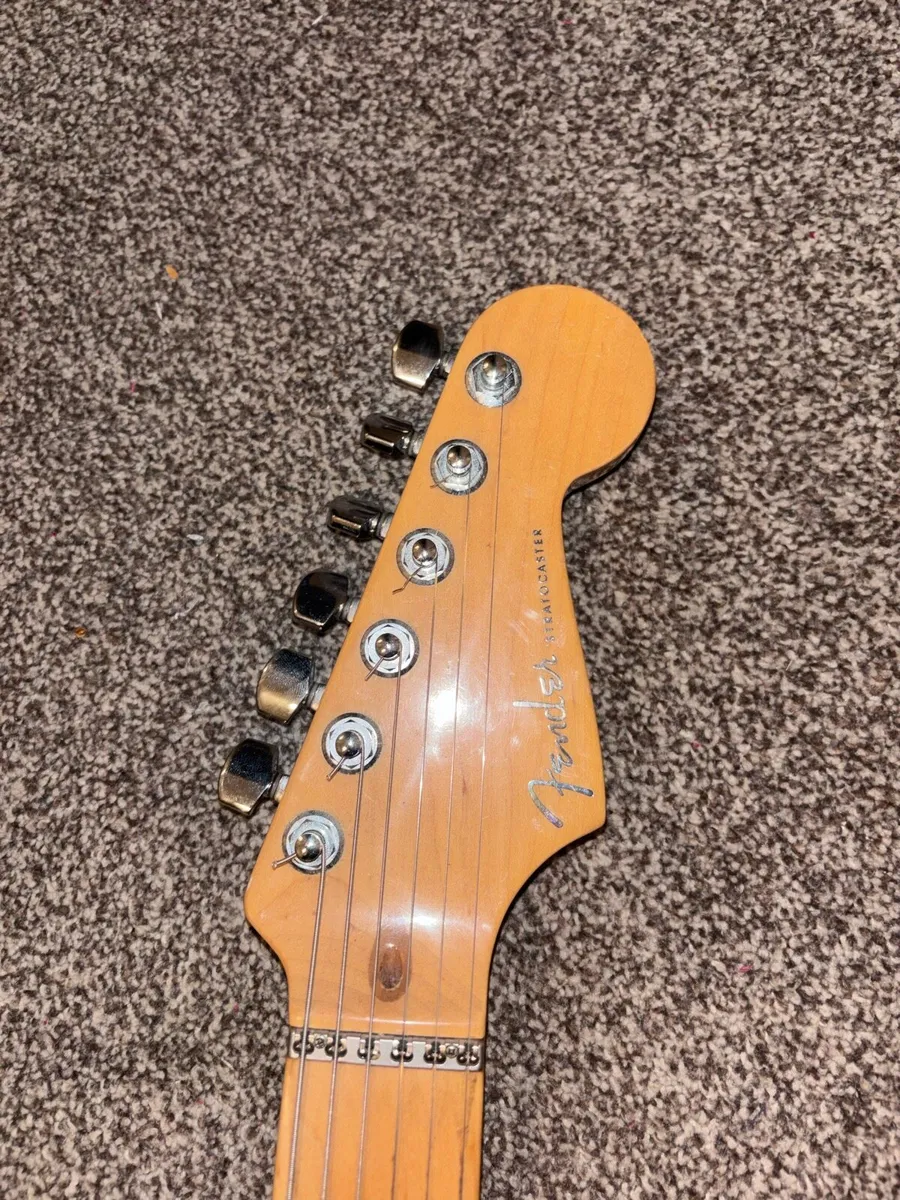 Fender American Deluxe Strat with Amp - Image 3