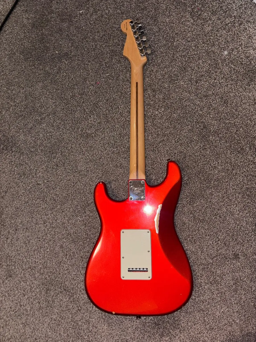 Fender American Deluxe Strat with Amp - Image 4