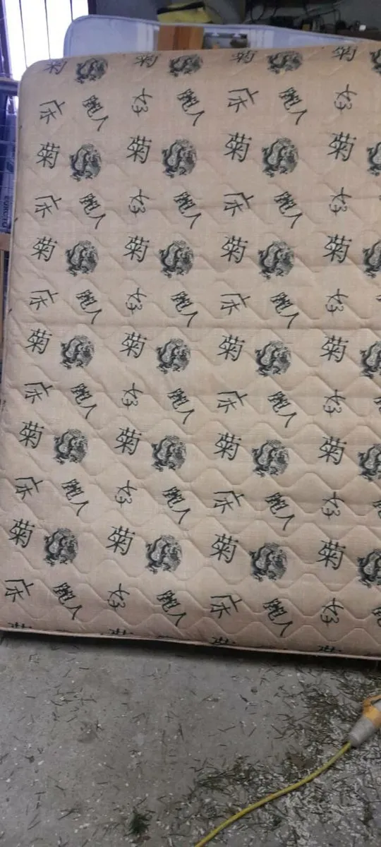 2/Beds mattresses and frames 6'4x4'8" 2/lockers - Image 3