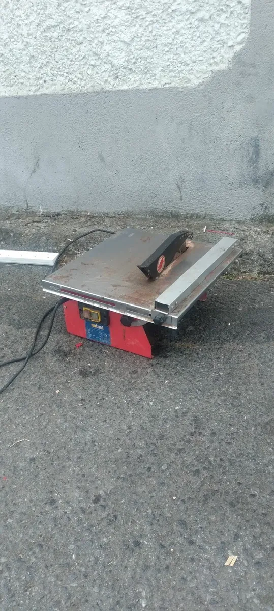 2 tile cutter electric plug in working perfect - Image 3