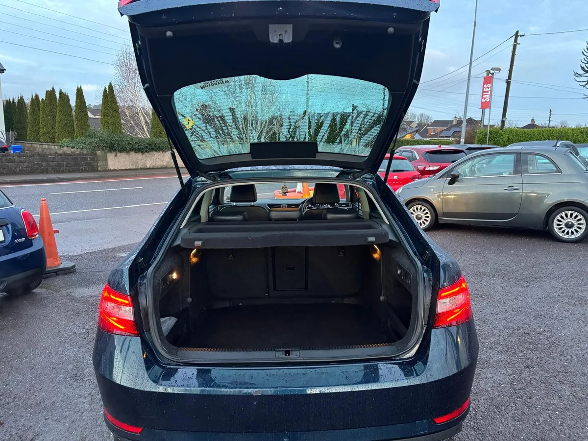 Skoda Superb 2018  HIGH SPEC  STUNNING  CAR - Image 4