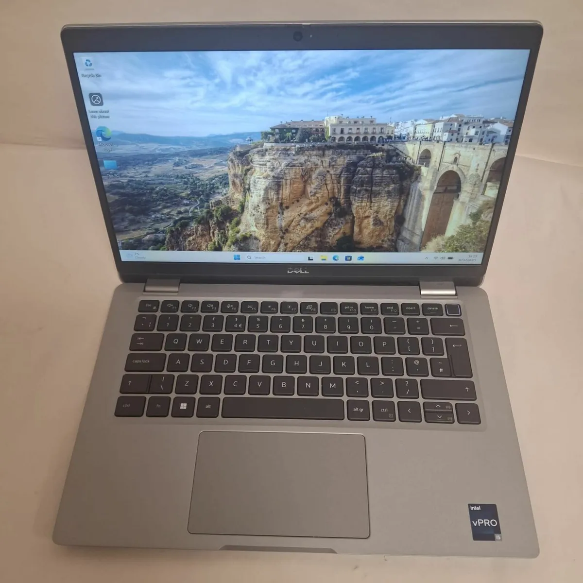 Dell Latitude 5330 | i5-1245U | 16GB RAM | 256GB - Image 1