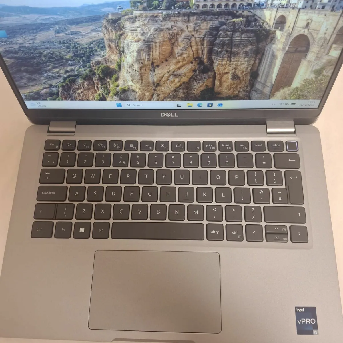 Dell Latitude 5330 | i5-1245U | 16GB RAM | 256GB - Image 3