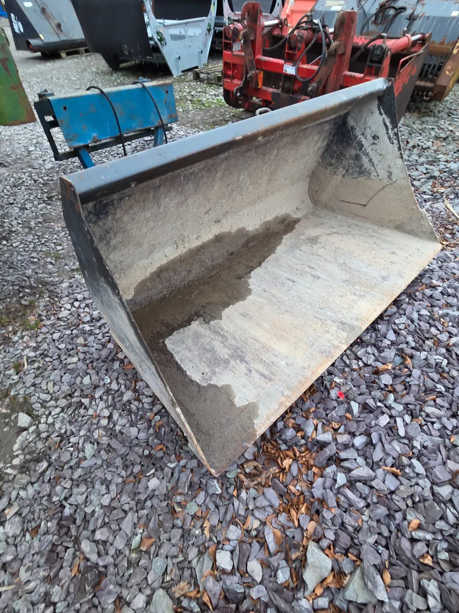 Quickie 5ft Bucket HD with tractor euro brackets - Image 1