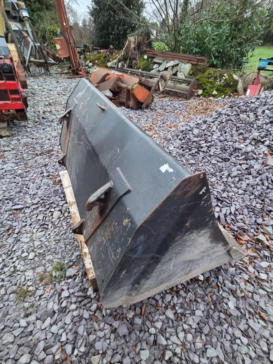 Quickie 5ft Bucket HD with tractor euro brackets - Image 2